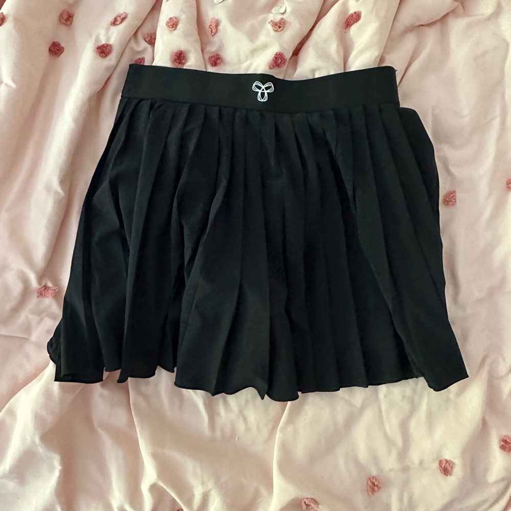 Aritzia TNA pleated athletic skirt